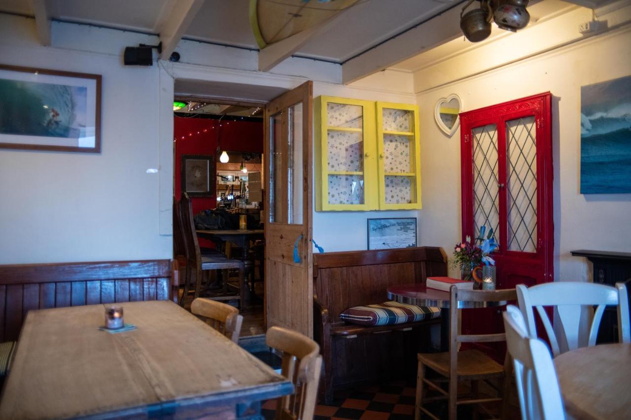 The Rum Shack Manorbier Castle Inn ภายนอก รูปภาพ